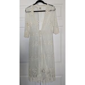 Main Strip Ivory Sheer Lace Kimono